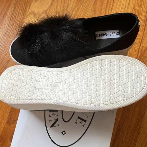 NWOT Steve Madden black platform slip on sneakers w faux fur detail - Picture 5 of 6